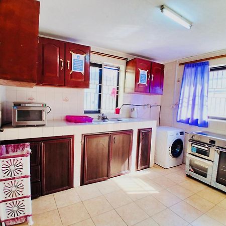 Zunox Guest House Freetown Esterno foto