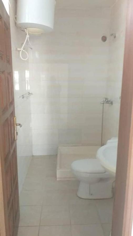Zunox Guest House Freetown Esterno foto