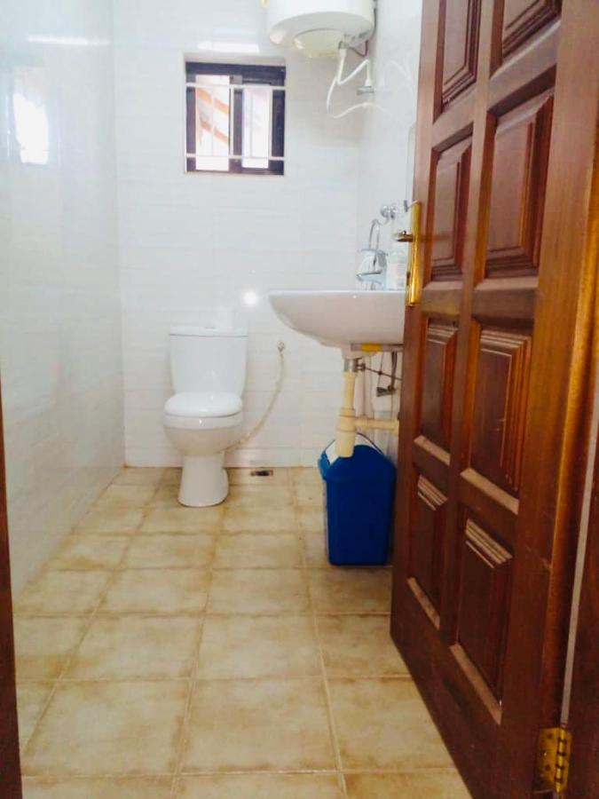 Zunox Guest House Freetown Esterno foto