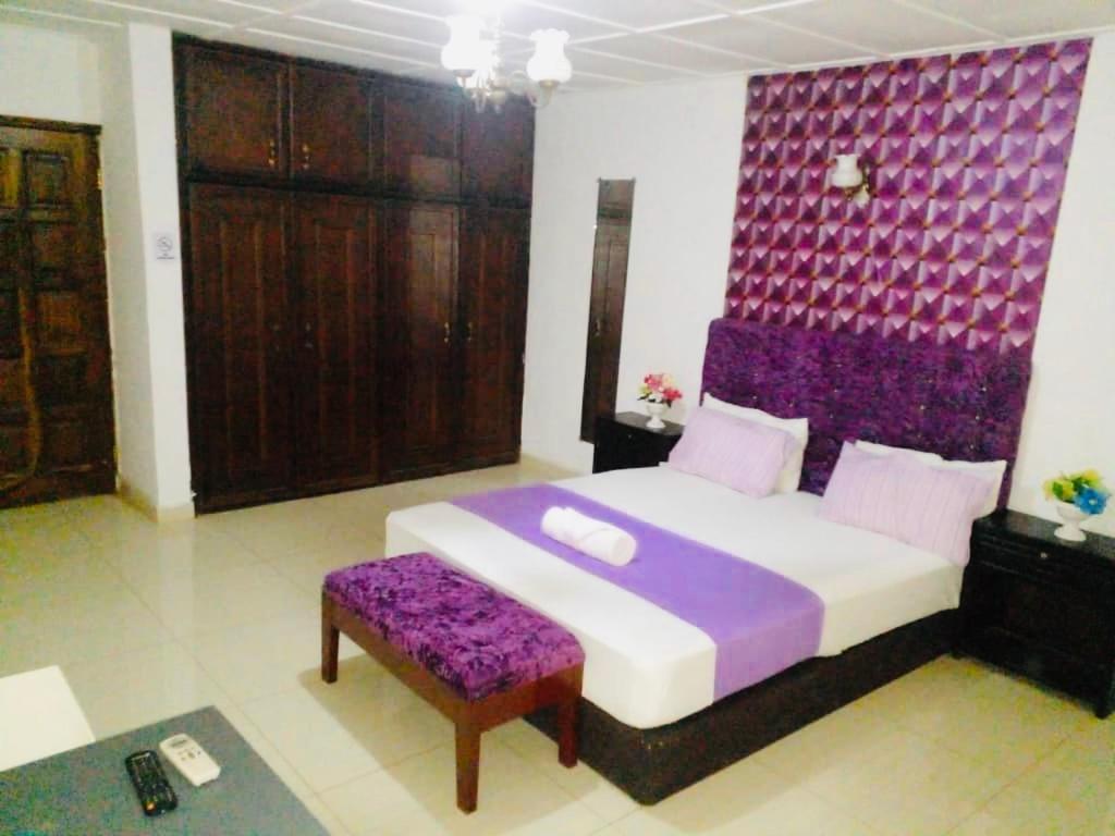 Zunox Guest House Freetown Esterno foto