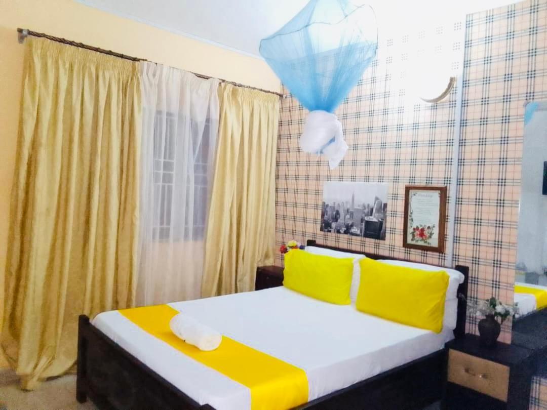Zunox Guest House Freetown Esterno foto