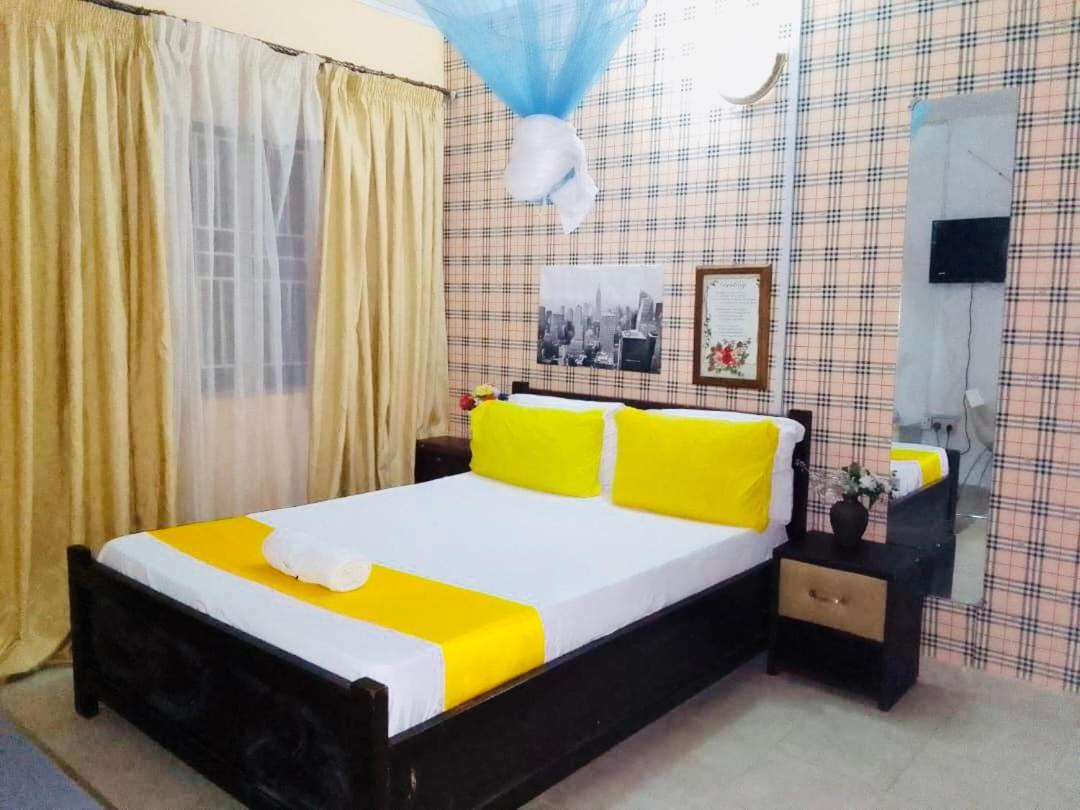 Zunox Guest House Freetown Esterno foto