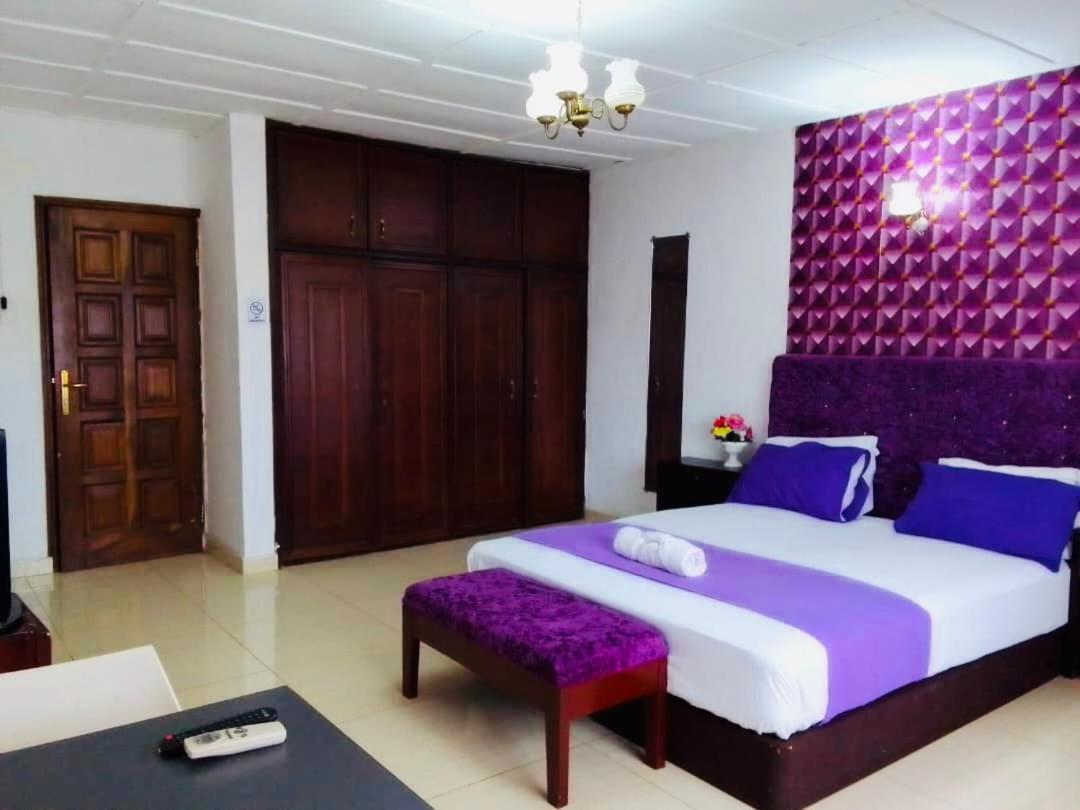 Zunox Guest House Freetown Esterno foto