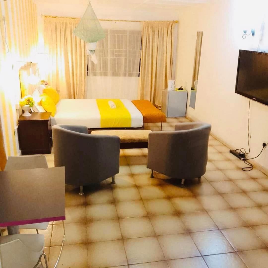 Zunox Guest House Freetown Esterno foto