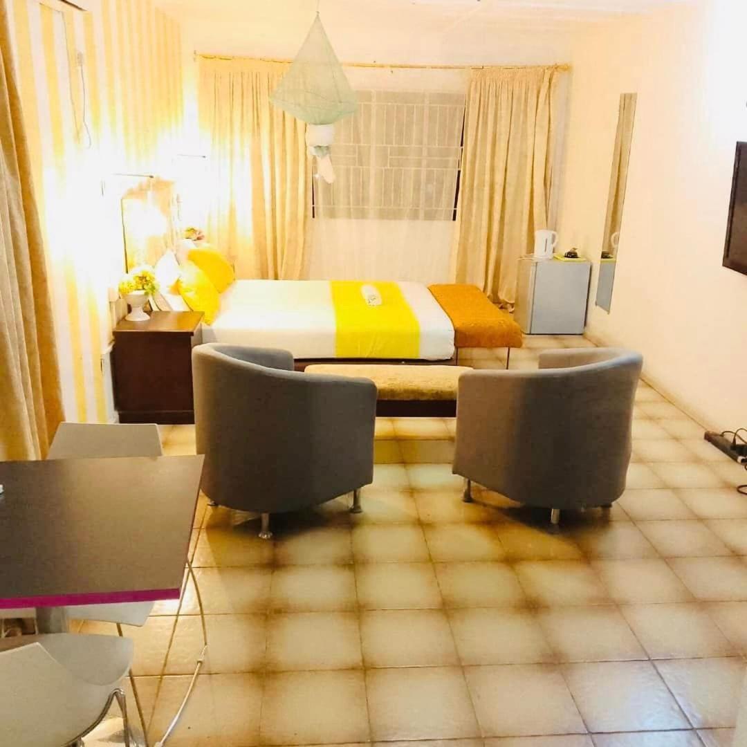 Zunox Guest House Freetown Esterno foto