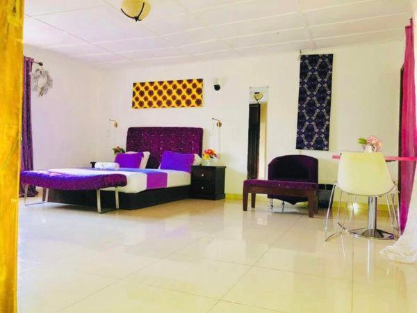 Zunox Guest House Freetown Esterno foto