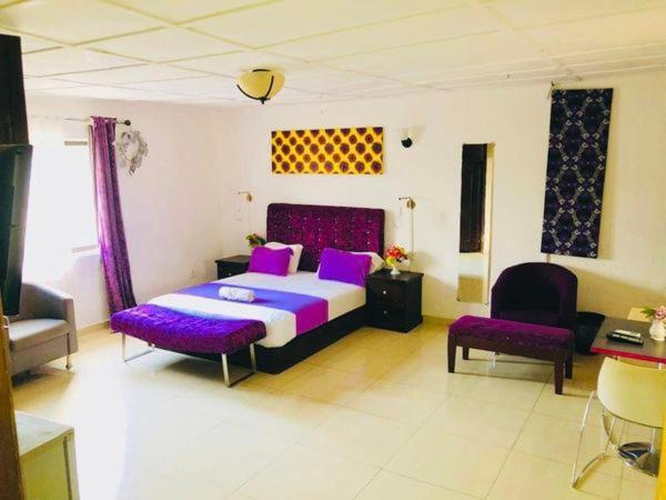 Zunox Guest House Freetown Esterno foto