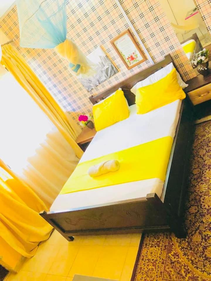 Zunox Guest House Freetown Esterno foto
