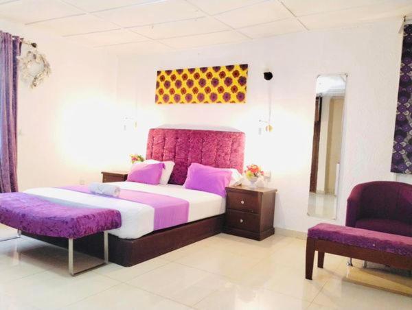 Zunox Guest House Freetown Esterno foto