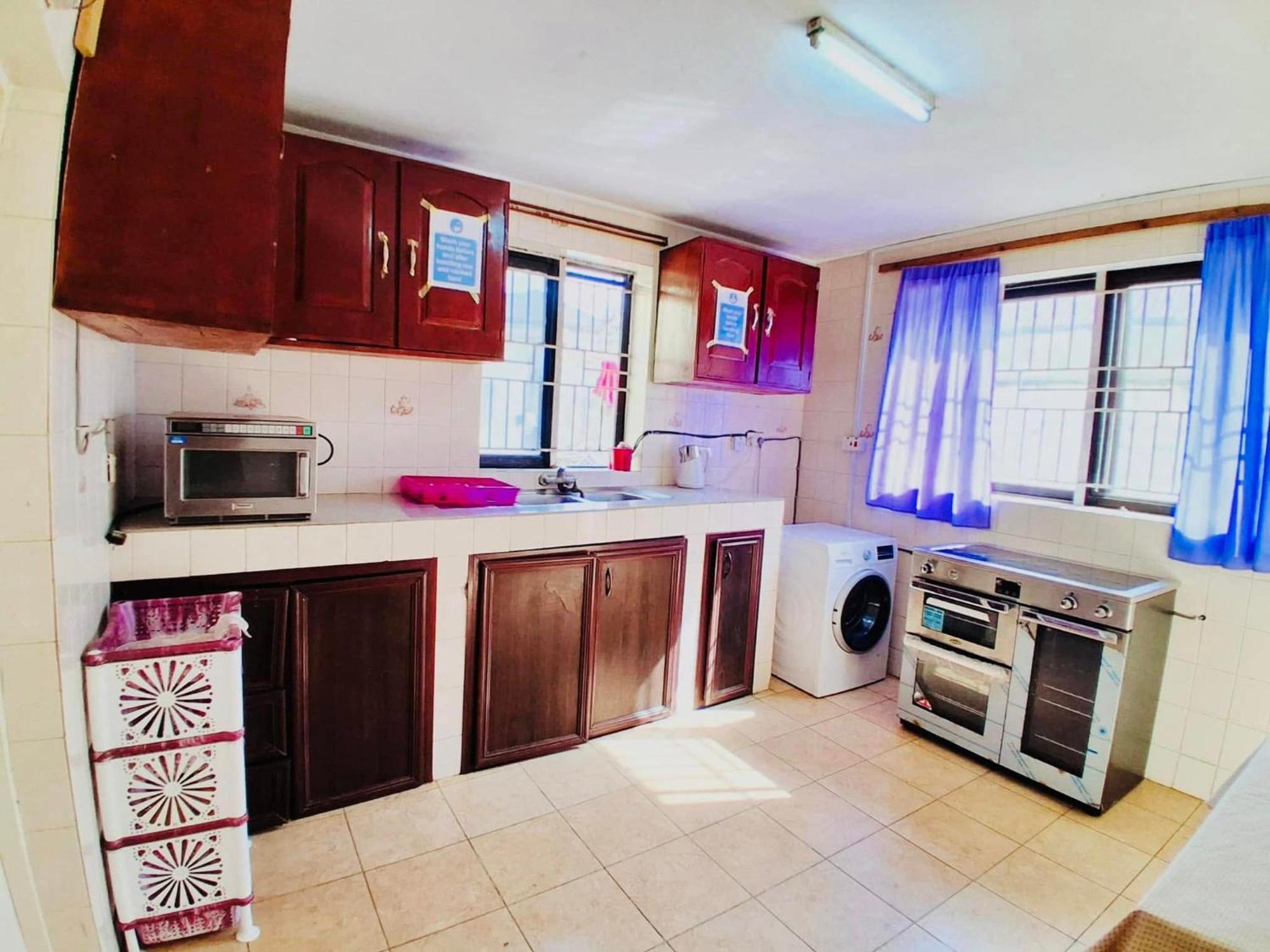Zunox Guest House Freetown Esterno foto