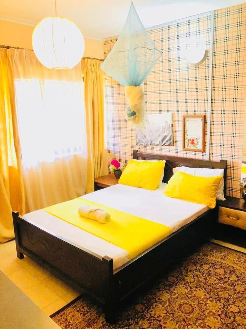 Zunox Guest House Freetown Esterno foto