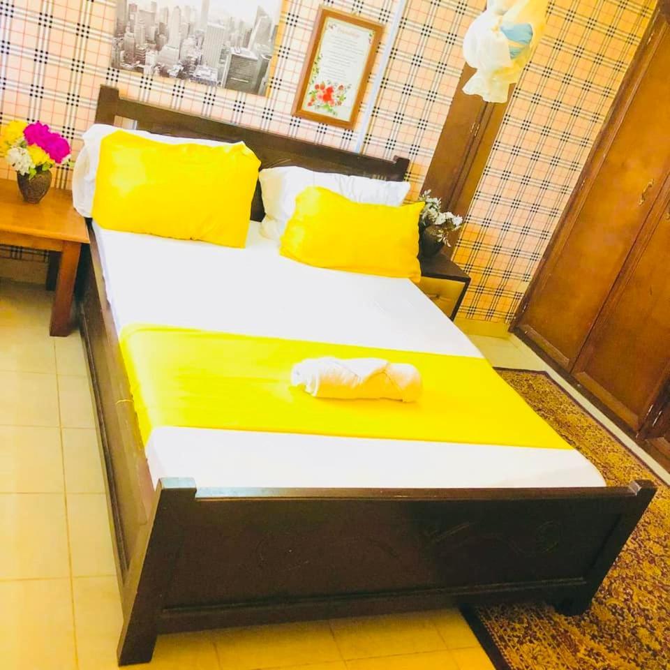 Zunox Guest House Freetown Esterno foto