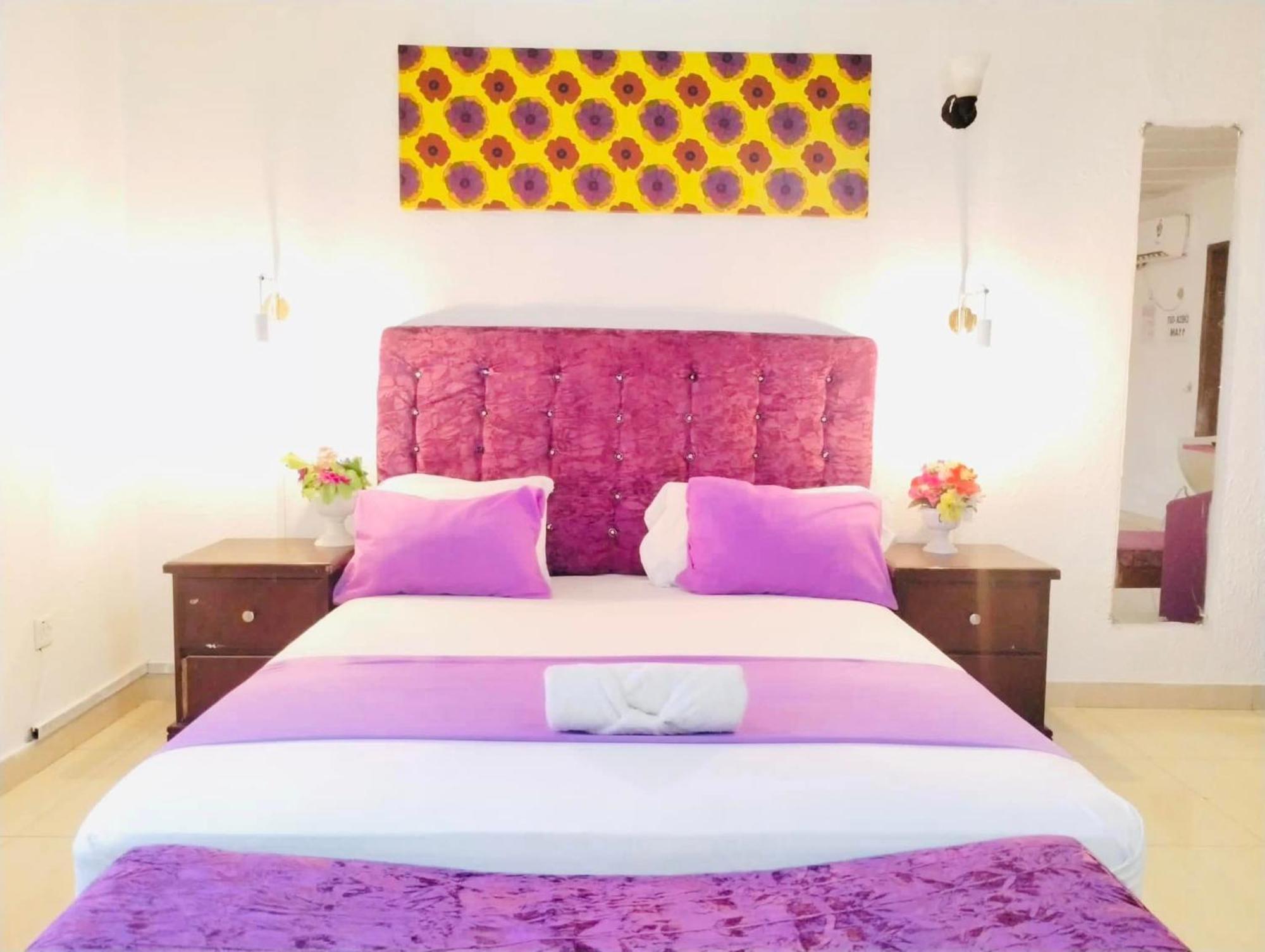Zunox Guest House Freetown Esterno foto
